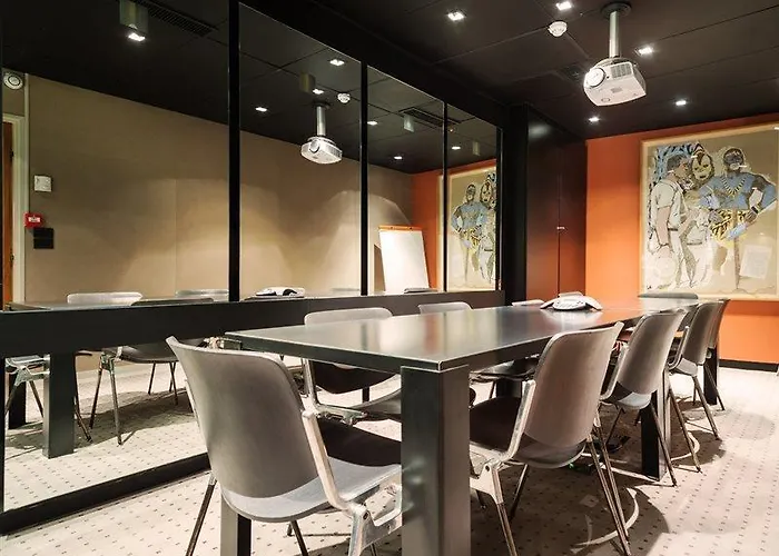 Chateaudun Opera Hotel