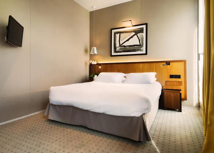 Chateaudun Opera Hotel